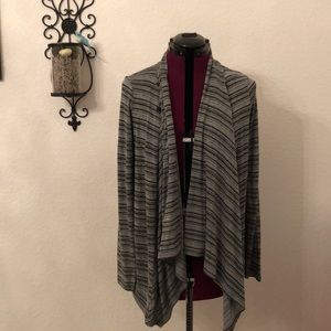 Maternity shirt / breastfeeding cardigan cover up